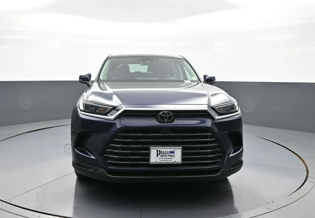 2025 Toyota Highlander - Image 2 of 31