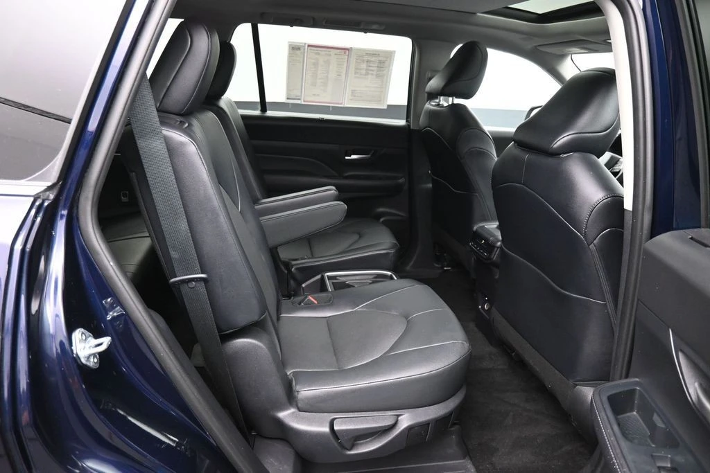 2025 Toyota Highlander - Image 26 of 31
