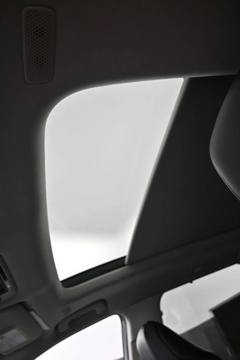 2025 Toyota Highlander - Image 18 of 31