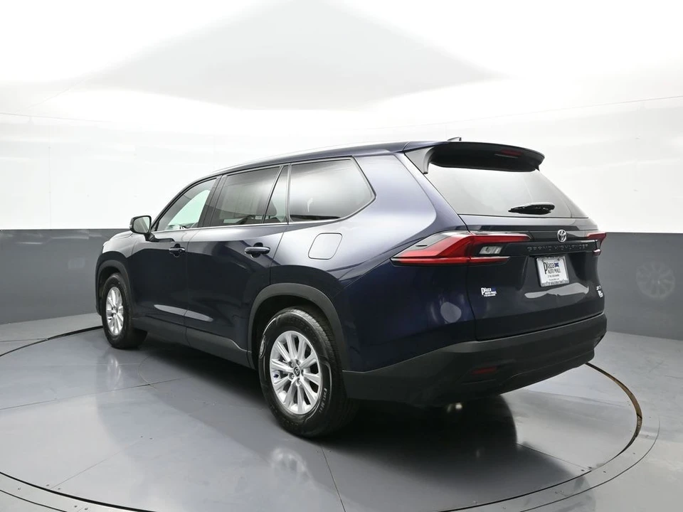 2025 Toyota Highlander - Image 8 of 31