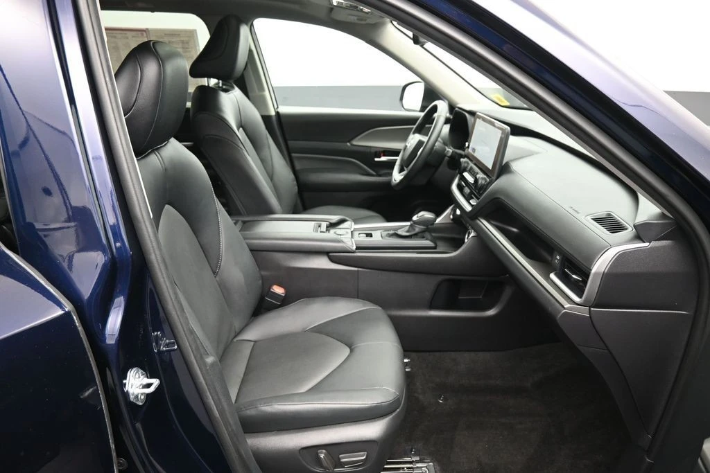 2025 Toyota Highlander - Image 27 of 31