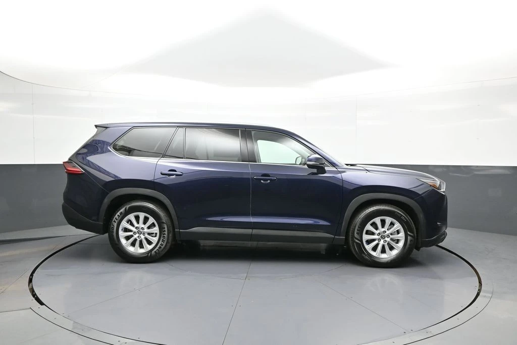 2025 Toyota Highlander - Image 5 of 31