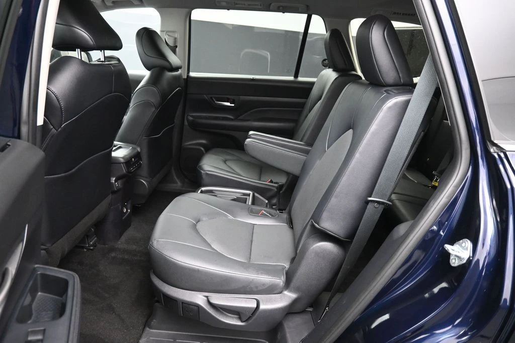 2025 Toyota Highlander - Image 22 of 31