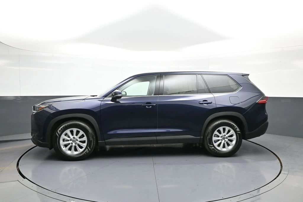 2025 Toyota Highlander - Image 9 of 31