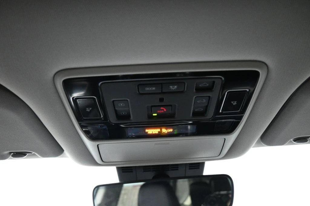 2025 Toyota Highlander - Image 17 of 31