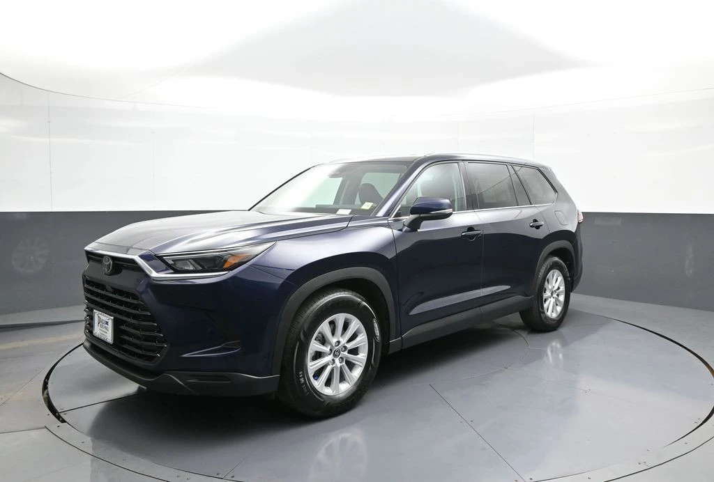 2025 Toyota Highlander - Image 10 of 31