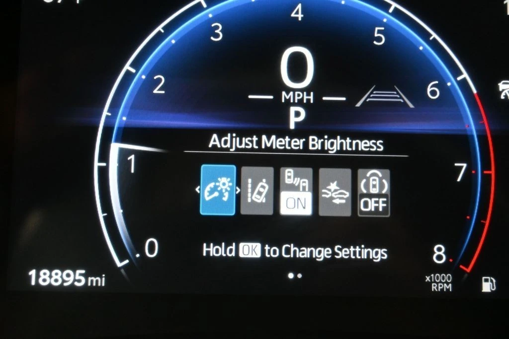 2025 Toyota Highlander - Image 16 of 31