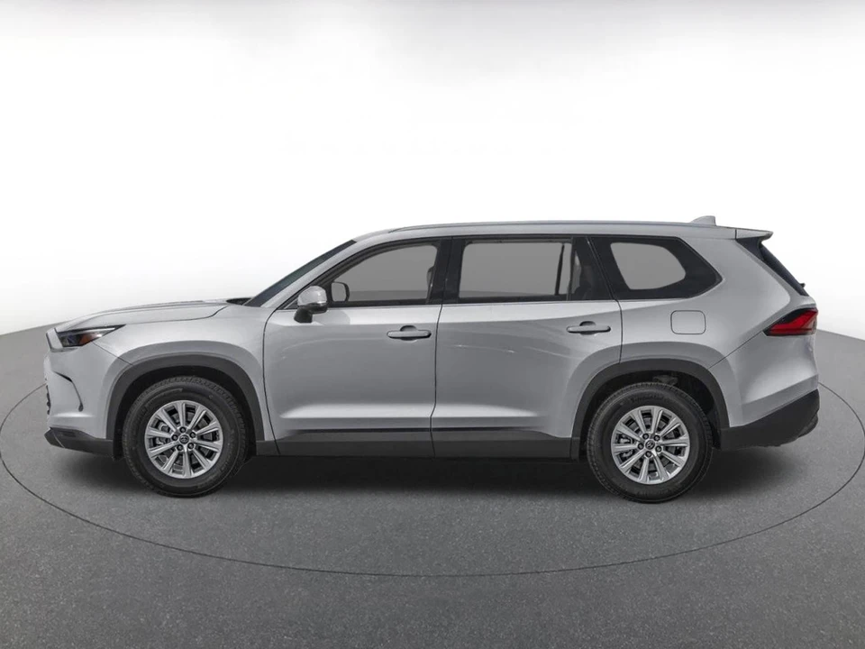 2025 Toyota Highlander - Image 3 of 15