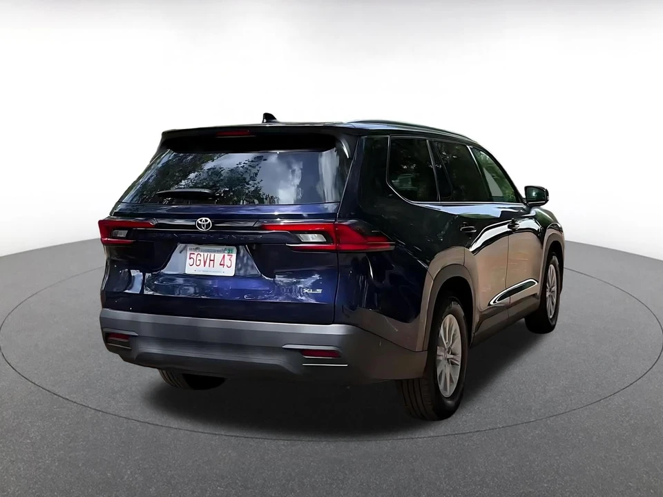 2025 Toyota Highlander - Image 16 of 31