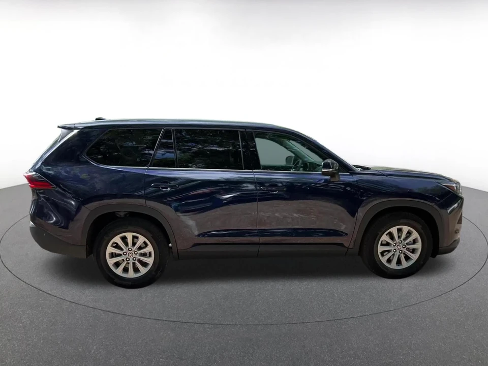 2025 Toyota - Image 15 of 31