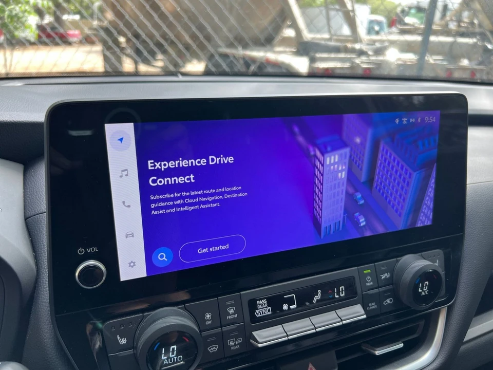 2025 Toyota - Image 18 of 31