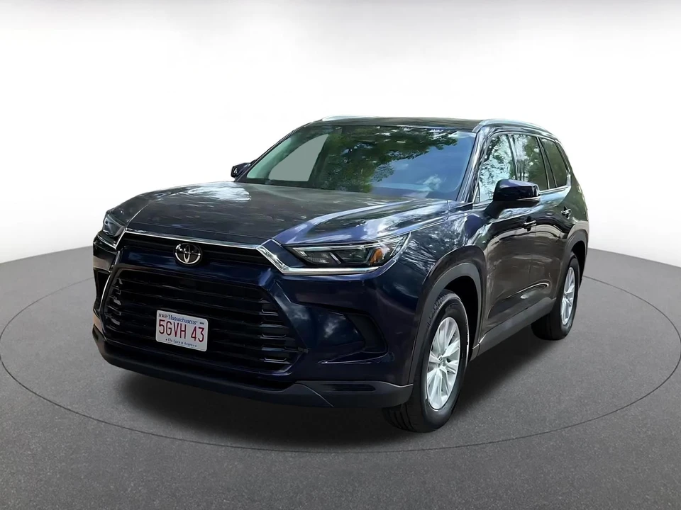 2025 Toyota Highlander - Image 8 of 31