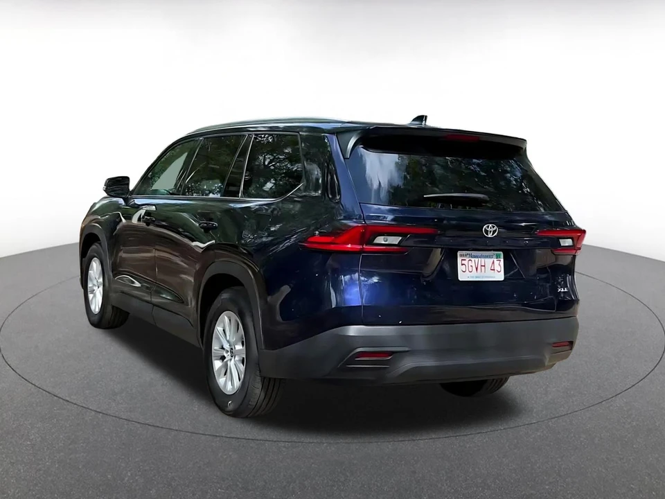 2025 Toyota Highlander - Image 13 of 31
