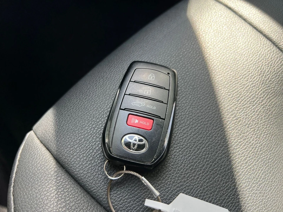 2025 Toyota - Image 20 of 31