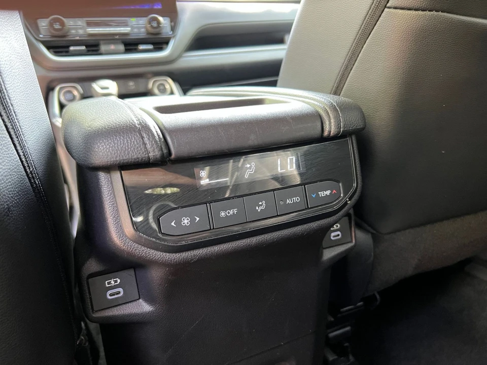 2025 Toyota Highlander - Image 29 of 31