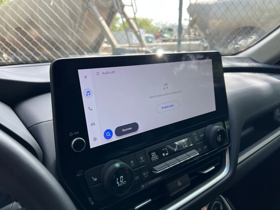 2025 Toyota - Image 19 of 31