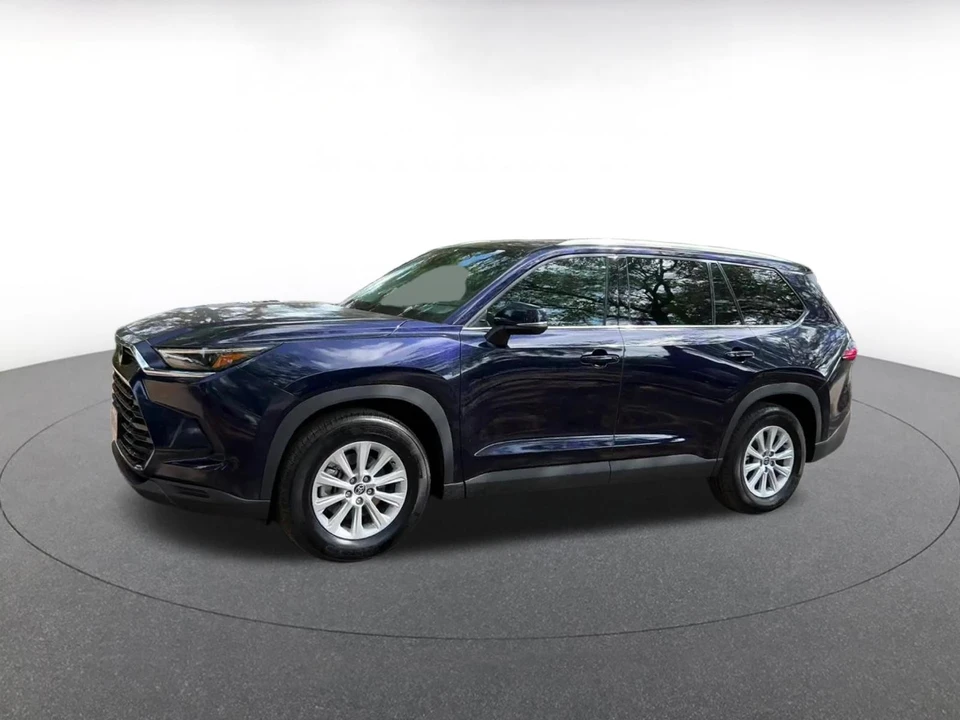 2025 Toyota Highlander - Image 6 of 31