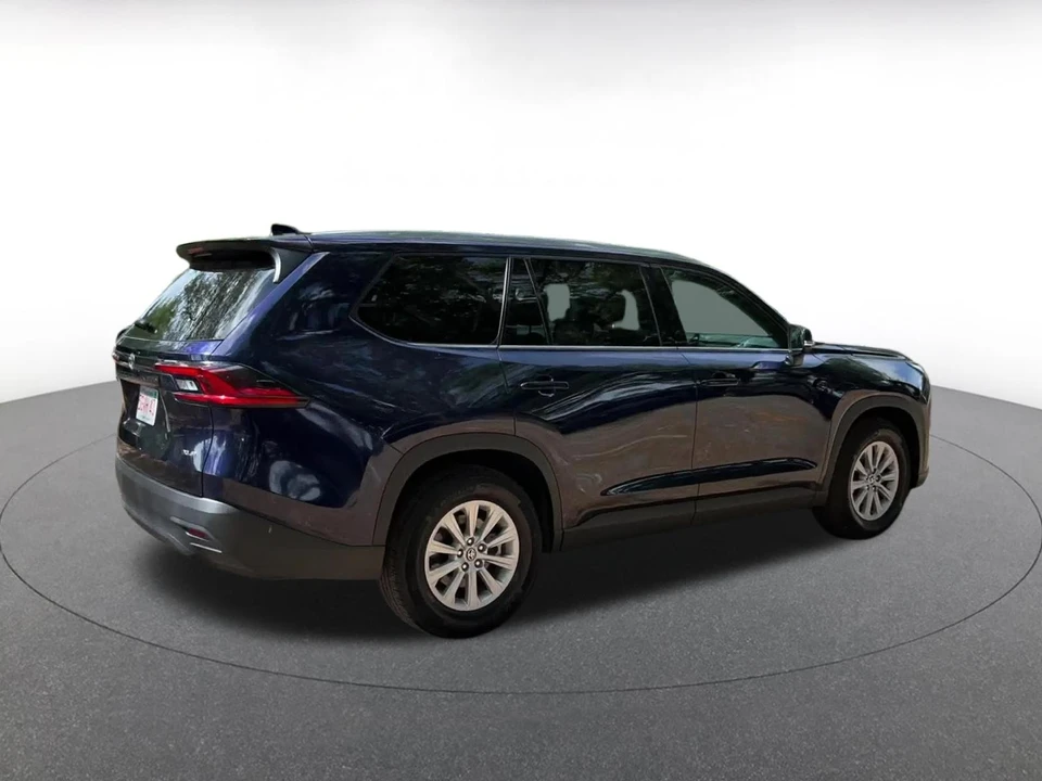 2025 Toyota Highlander - Image 17 of 31