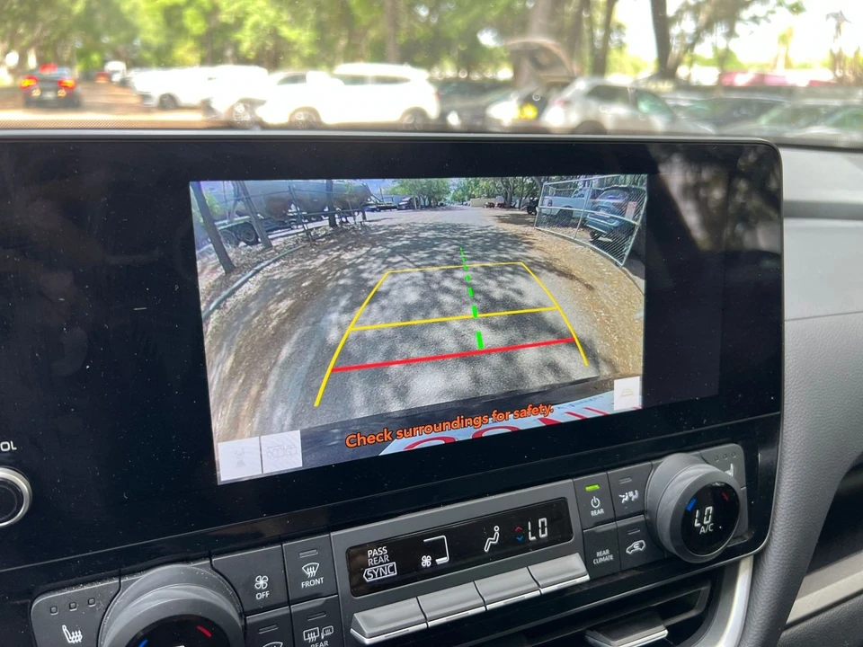 2025 Toyota Highlander - Image 30 of 31