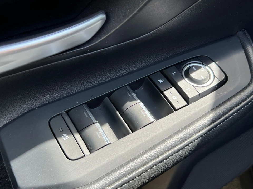 2025 Toyota - Image 17 of 31
