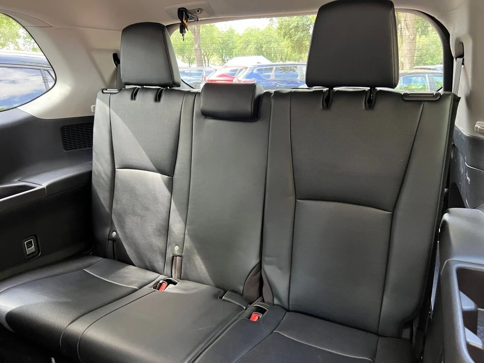 2025 Toyota Highlander - Image 27 of 31