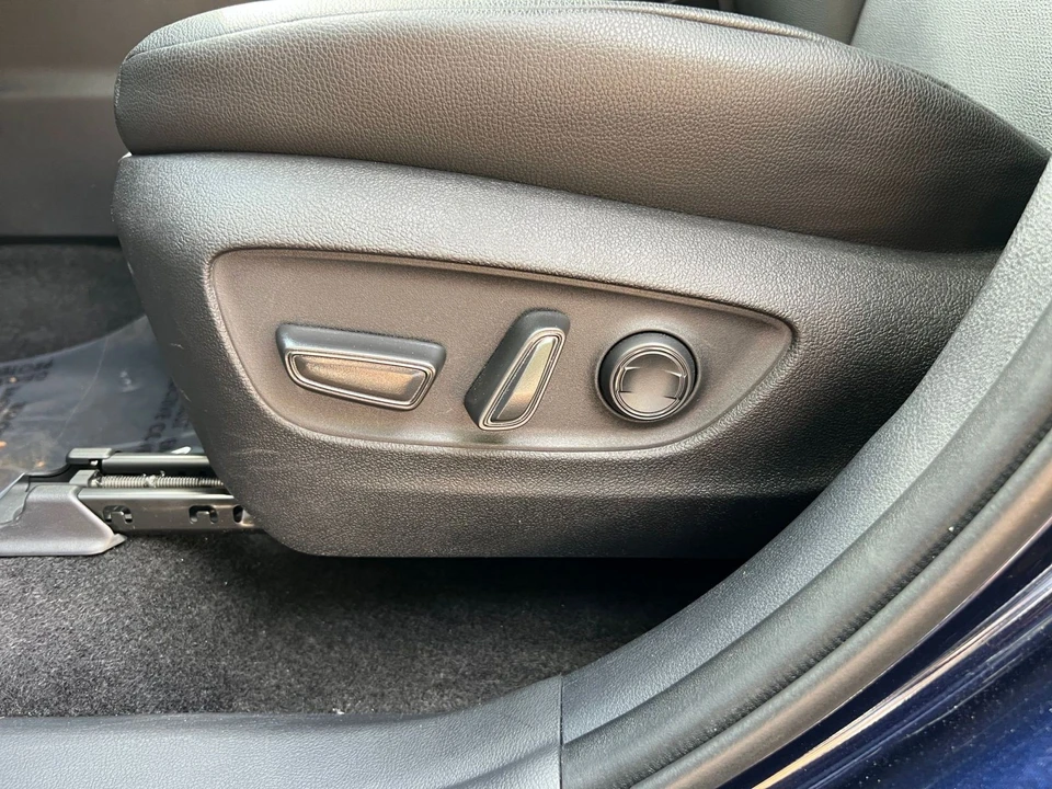 2025 Toyota - Image 21 of 31