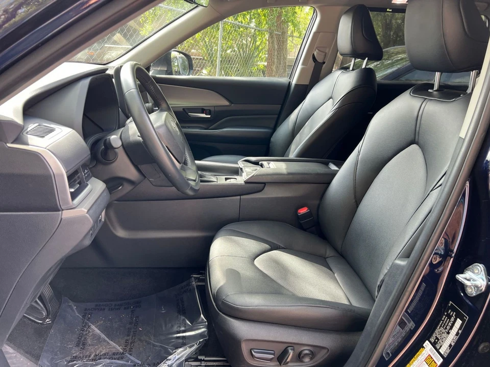 2025 Toyota Highlander - Image 25 of 31