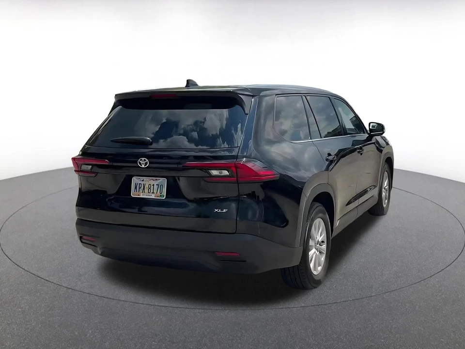 2025 Toyota Highlander - Image 15 of 31