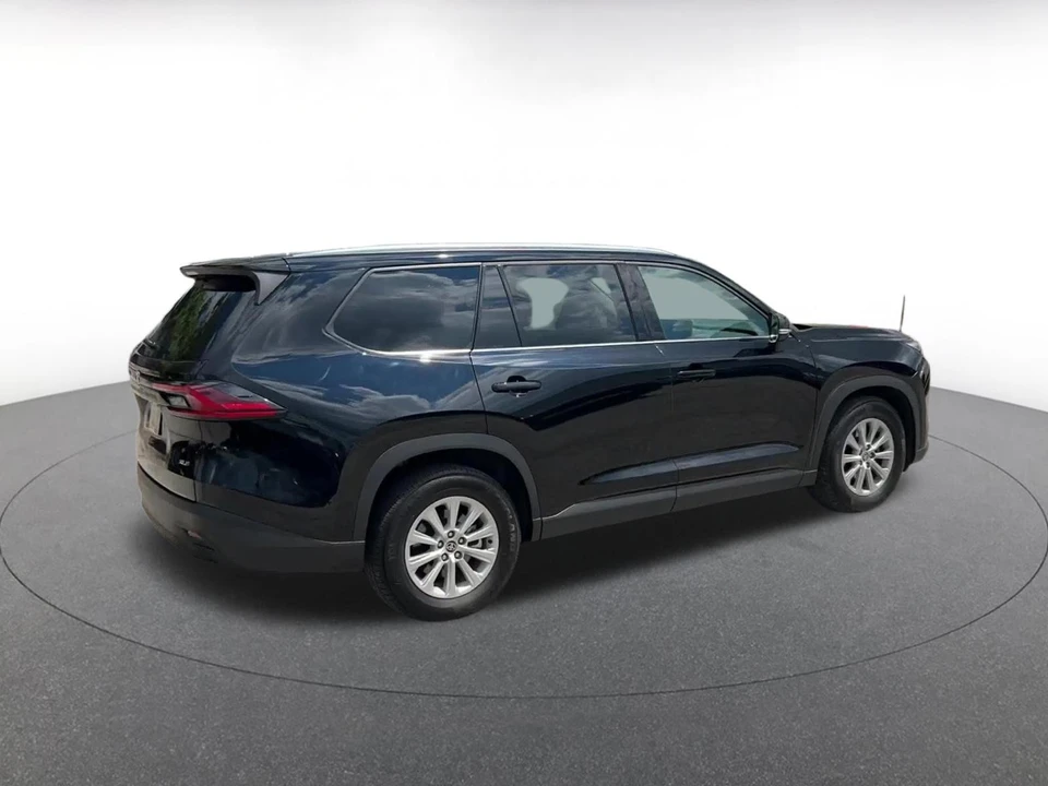2025 Toyota Highlander - Image 16 of 31