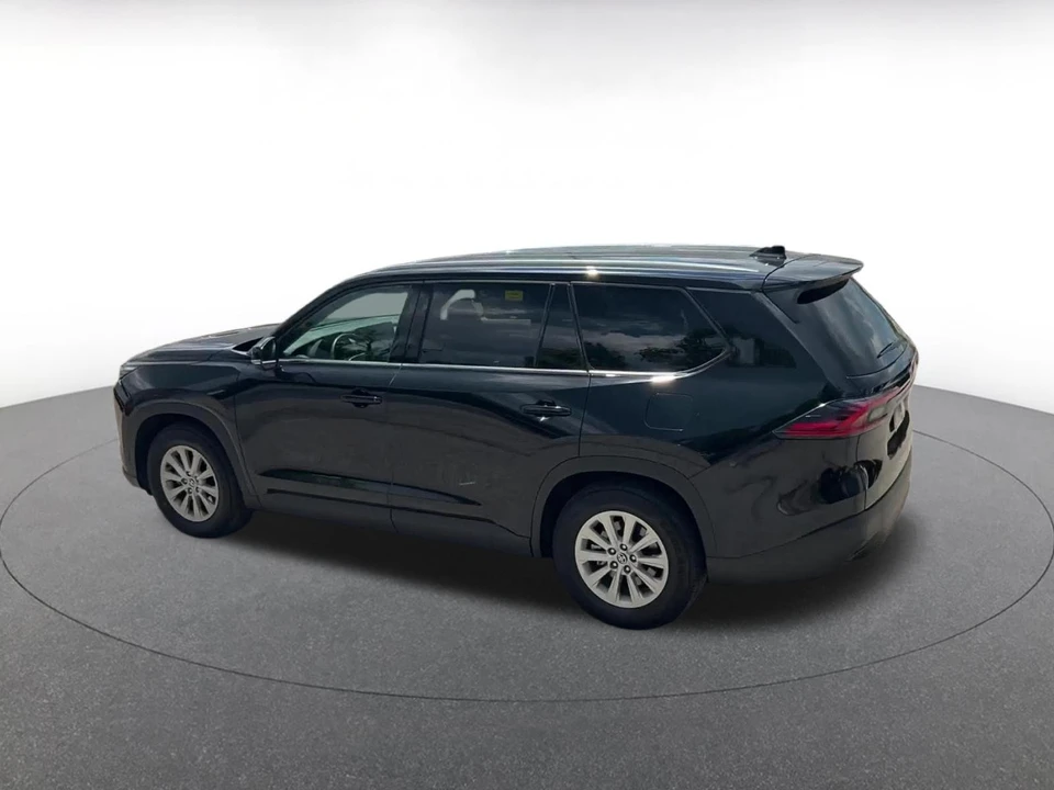 2025 Toyota Highlander - Image 11 of 31