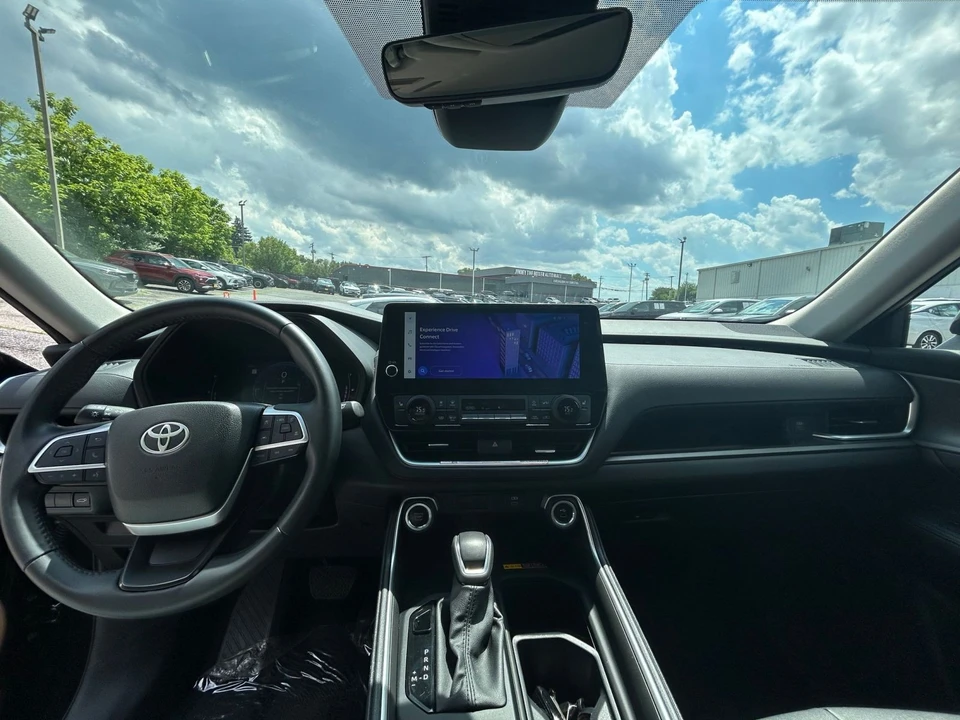2025 Toyota Highlander - Image 31 of 31