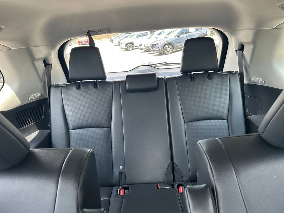 2025 Toyota Highlander - Image 25 of 31
