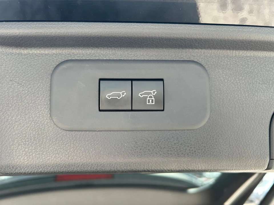 2025 Toyota Highlander - Image 21 of 31
