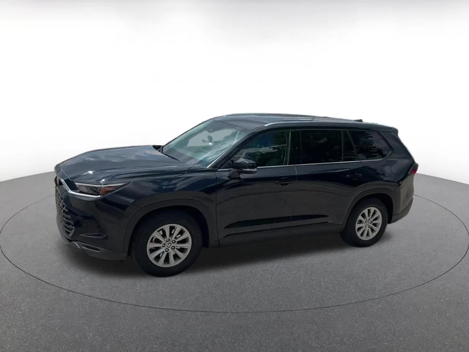 2025 Toyota Highlander - Image 8 of 31