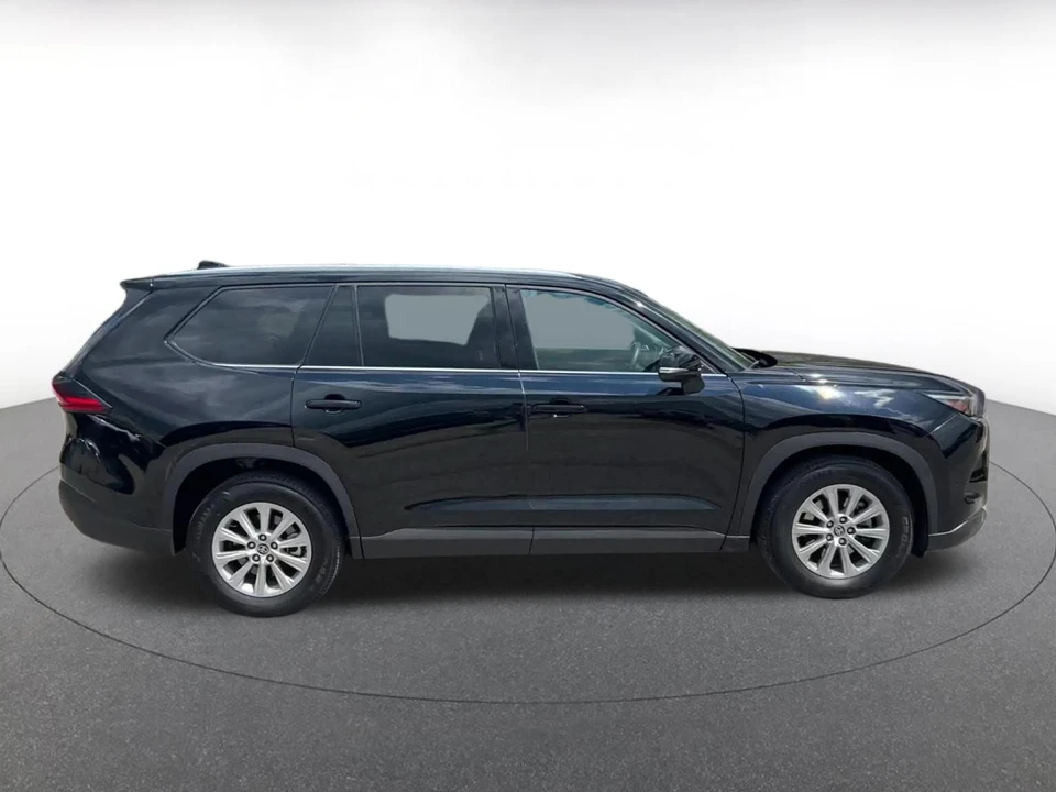 2025 Toyota Highlander - Image 17 of 31