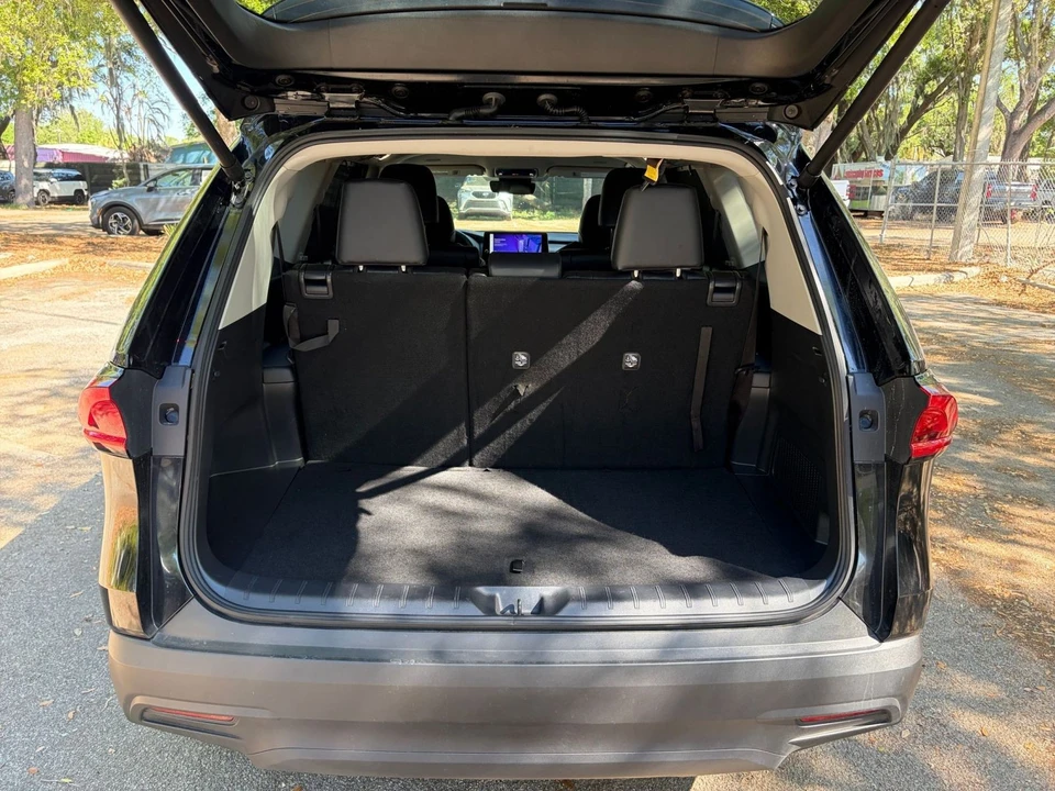 2025 Toyota Highlander - Image 28 of 31