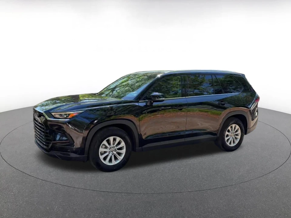 2025 Toyota Highlander - Image 6 of 31