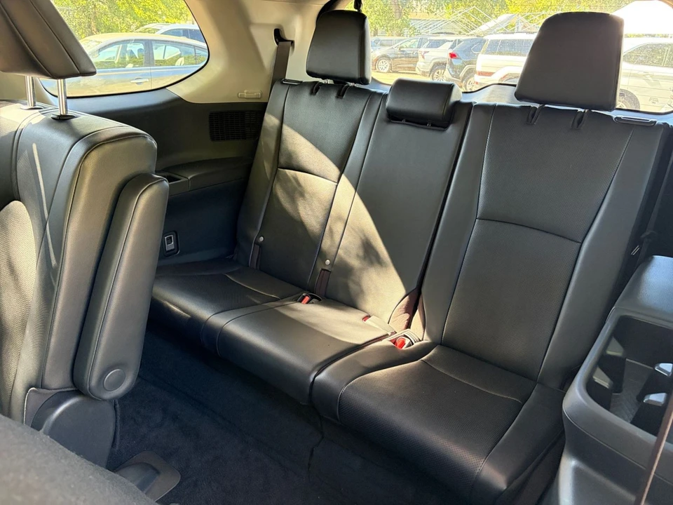 2025 Toyota Highlander - Image 25 of 31