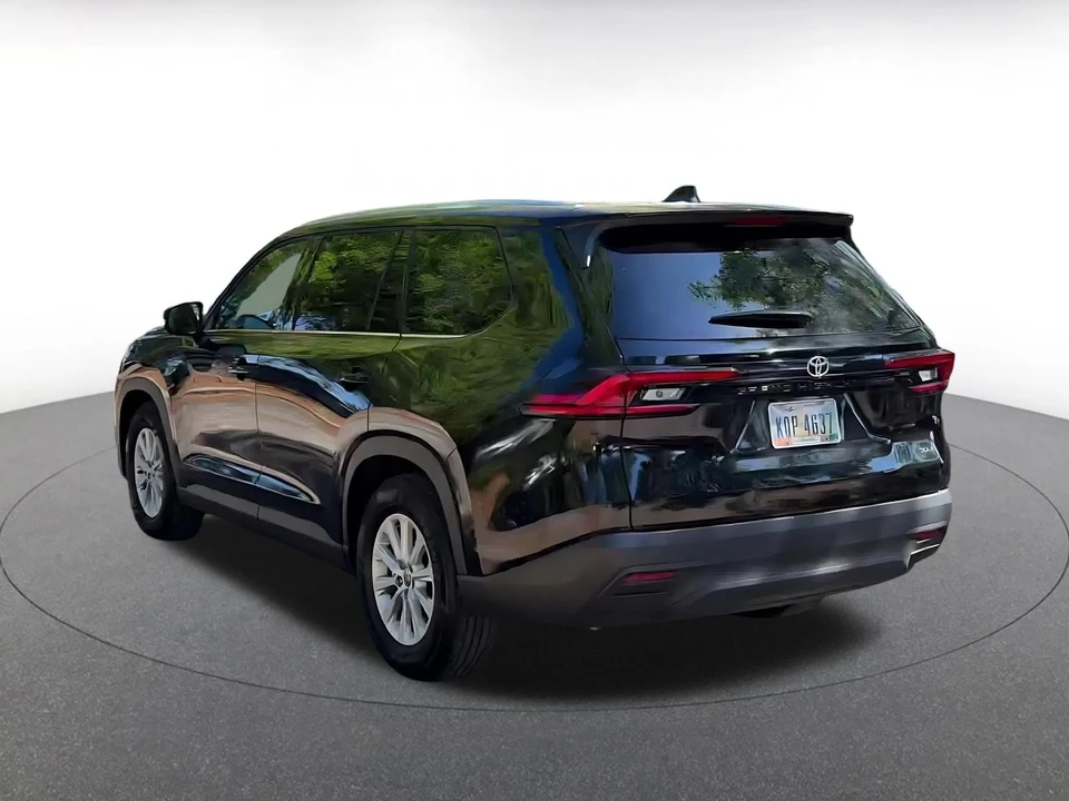 2025 Toyota Highlander - Image 9 of 31