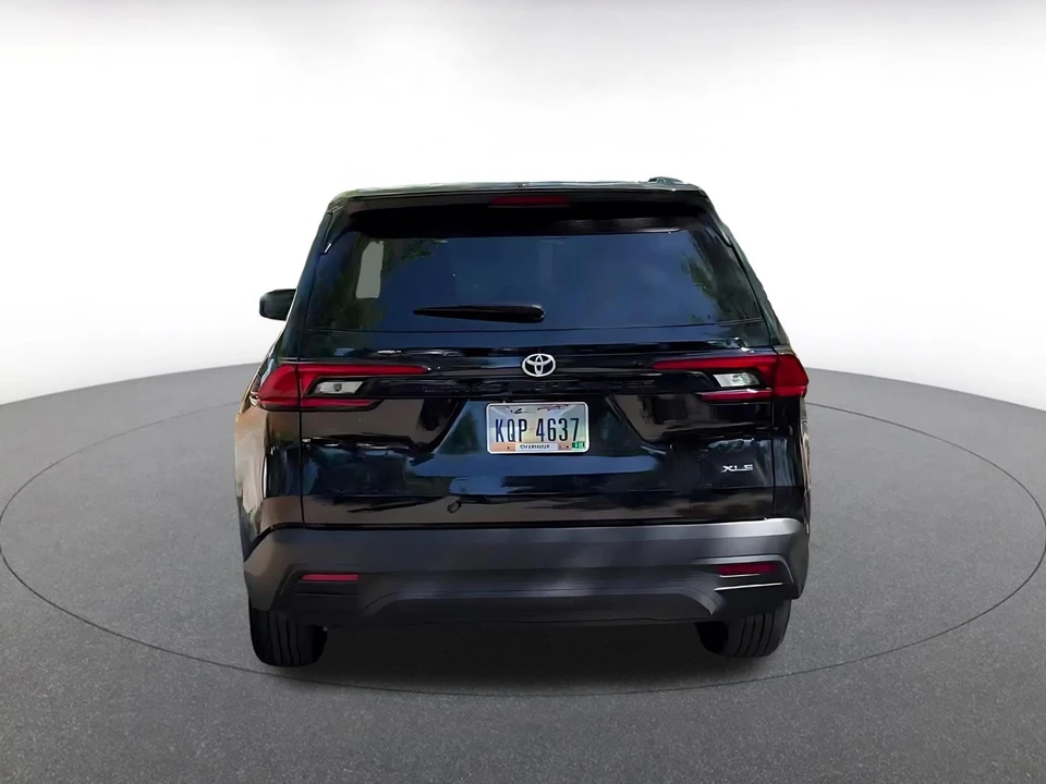 2025 Toyota Highlander - Image 10 of 31