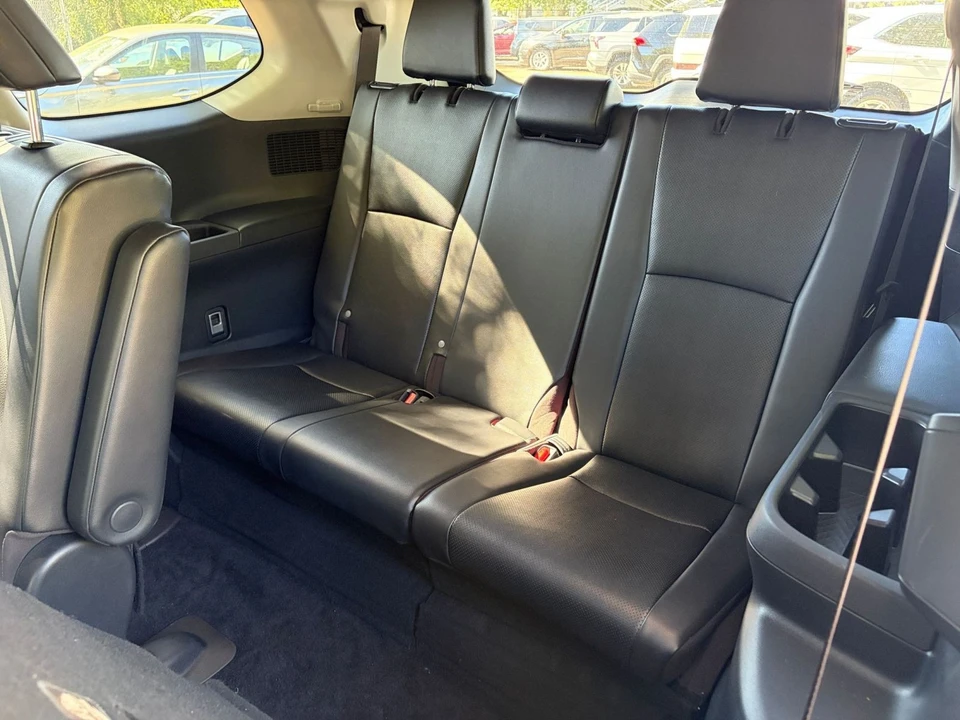2025 Toyota Highlander - Image 24 of 31