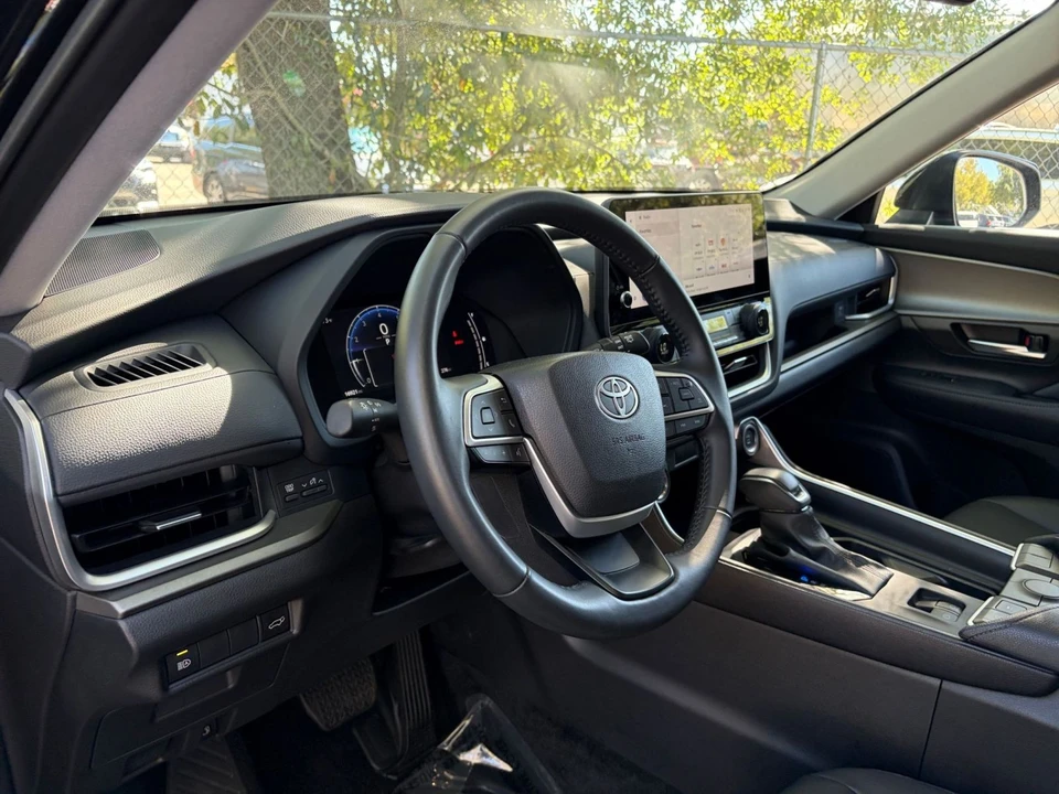 2025 Toyota Highlander - Image 31 of 31