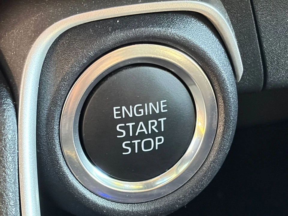 2025 Toyota Highlander - Image 16 of 31