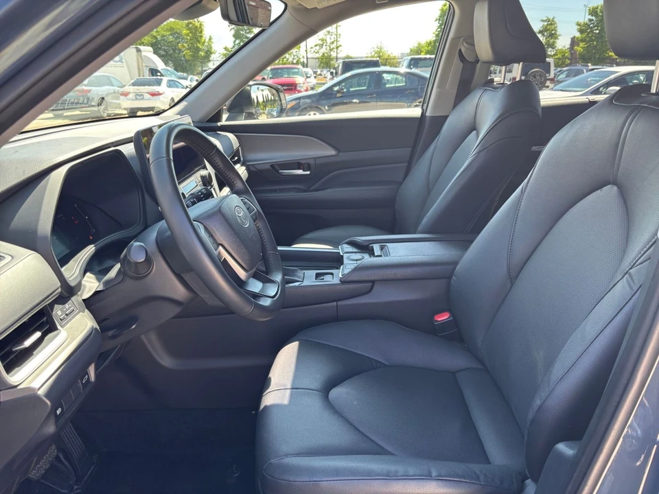 2025 Toyota Highlander - Image 30 of 31