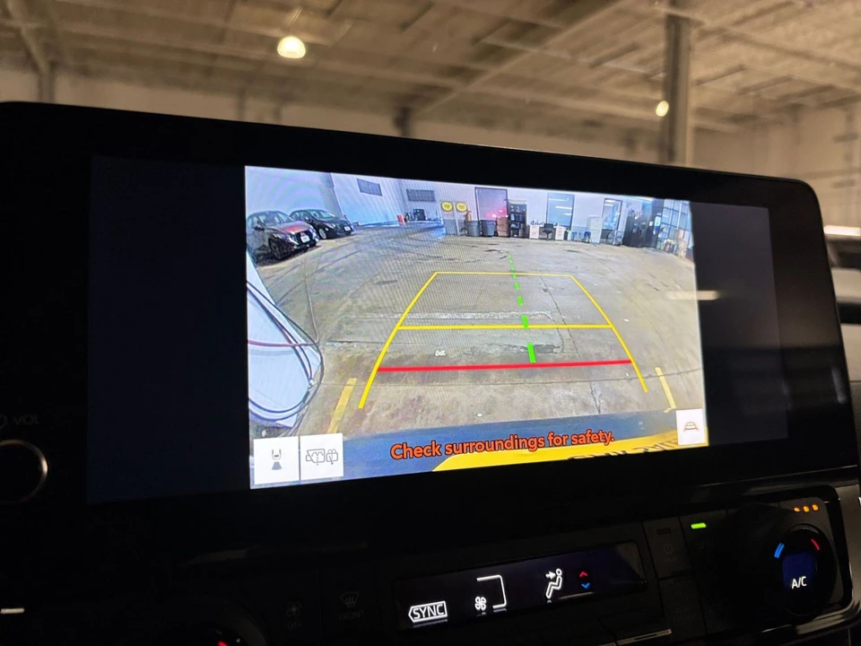 2025 Toyota Highlander - Image 27 of 31