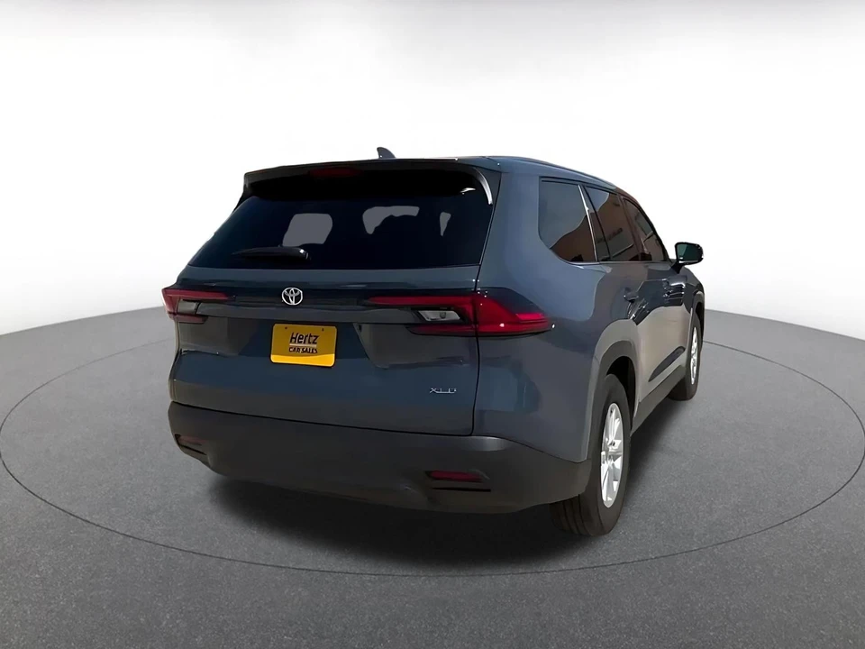 2025 Toyota Highlander - Image 16 of 31