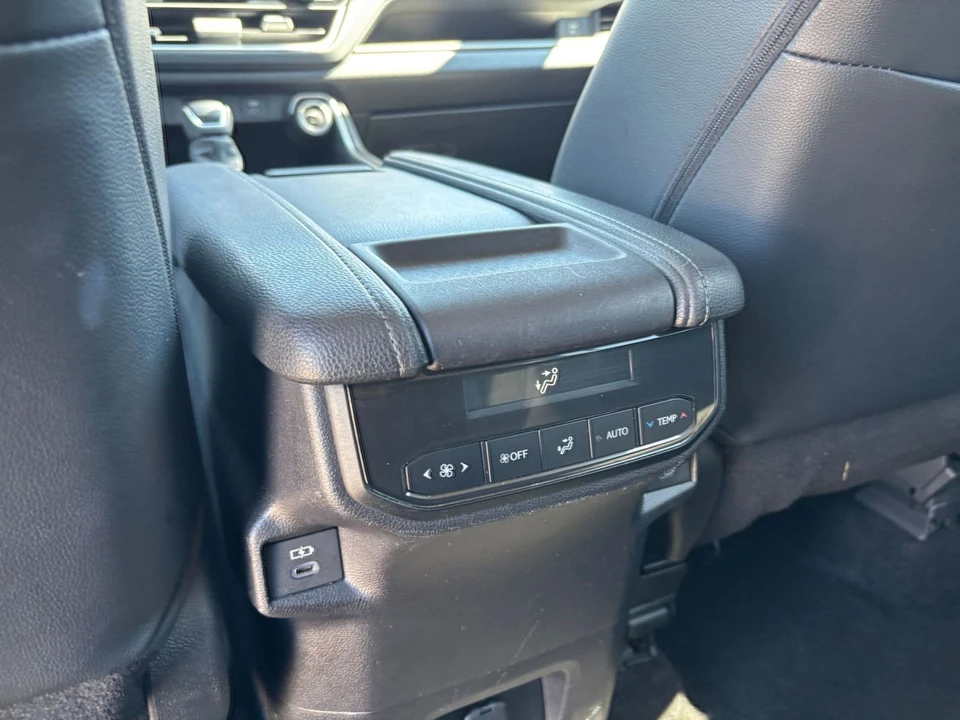 2025 Toyota Highlander - Image 26 of 31