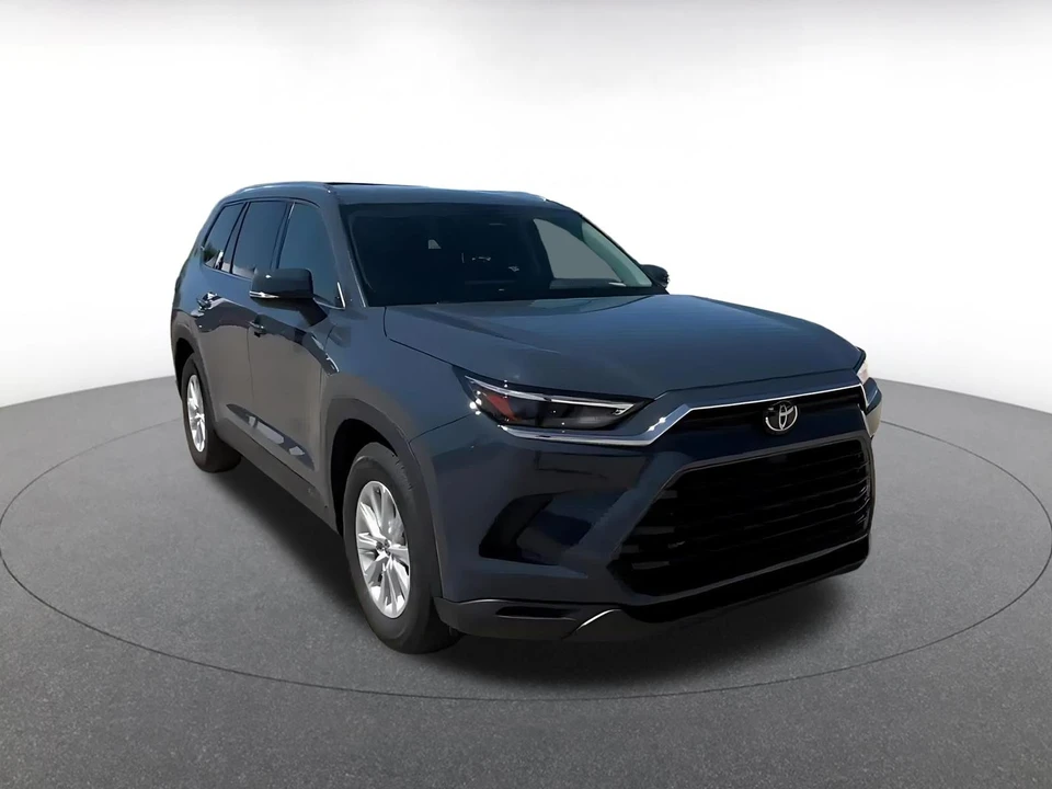 2025 Toyota Highlander - Image 3 of 31
