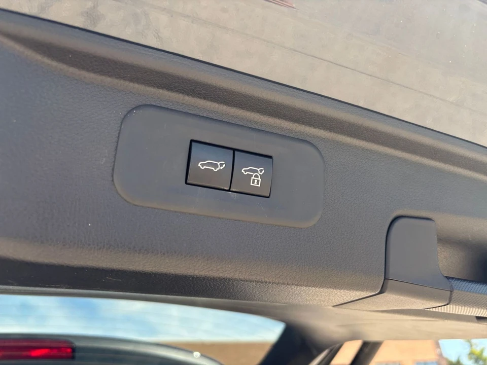 2025 Toyota Highlander - Image 25 of 31