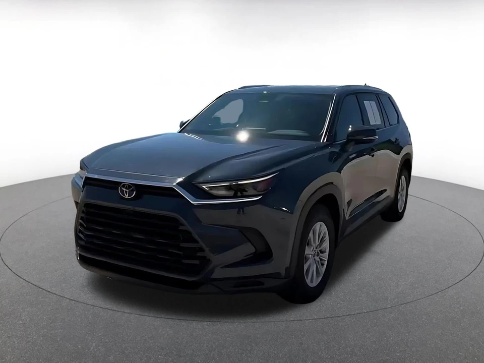 2025 Toyota Highlander - Image 8 of 31